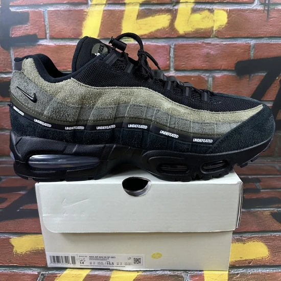UNDEFEATED × Nike Air Max 95 Medium Olive Serial Numbered/2000 pairs IB4523-200 アンディフィーテッド × ナイキ エアマックス95 ミディアムオリーブ シリアルナンバーあり/2000足限定