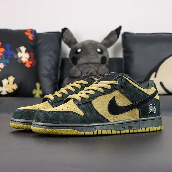 Supreme × Nike SB Dunk Low Camper Green Asia Exclusive 25FW Week2 HQ8487-300 シュプリーム × ナイキ SB ダンク ロー キャンパーグリーン アジア限定 25FW Week2