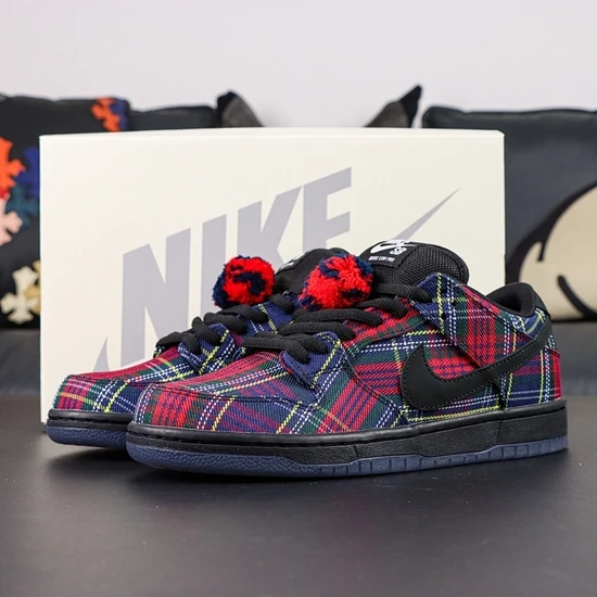 Nardwuar × Nike SB Dunk Low Pro QS Tartan II1493-600 ナードワー × ナイキ SB ダンク ロー プロ QS タータン