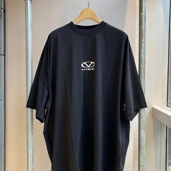 Vetements Logo Oversized Crew Neck T-Shirt ヴェトモン ロゴ オーバーサイズド クルーネック Tシャツ
