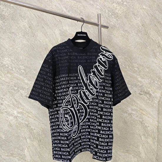 Balenciaga All-Over Logo Graphic T-Shirt バレンシアガ オールオーバー ロゴ グラフィック Tシャツ