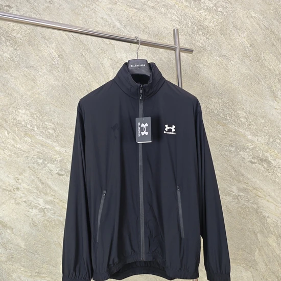 Balenciaga x Under Armour Under Armour Logo Graphic Nylon Jacket バレンシアガ x アンダーアーマー アンダーアーマー ロゴ グラフィック ナイロン ジャケット