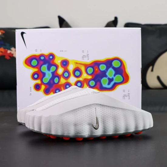Nike Mind 001 Mules Light Smoke Grey/Hyper Crimson HQ4307-003 ナイキ マインド001 ミュール ライトスモークグレー/ハイパークリムゾン