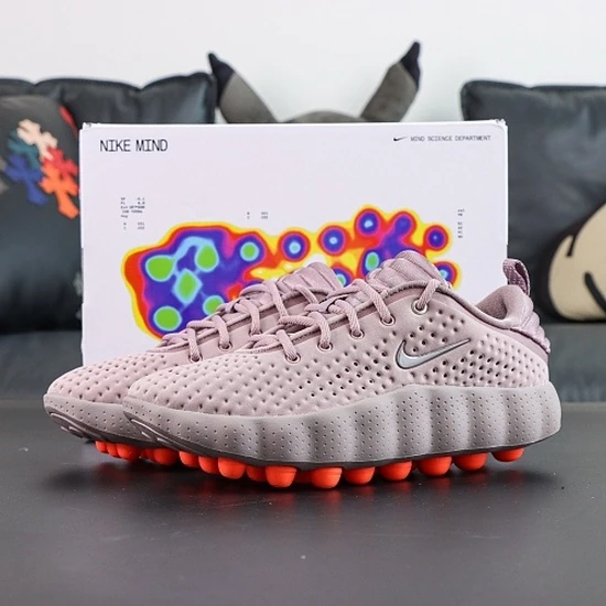 Nike Women's Mind 002 Light Violet Ore/Purple Smoke/Hyper Crimson/Metallic Cool Grey HQ4310-200 ナイキ ウィメンズ マインド002 ライトバイオレットオール/パープルスモーク/ハイパークリムゾン/メタリッククールグレー