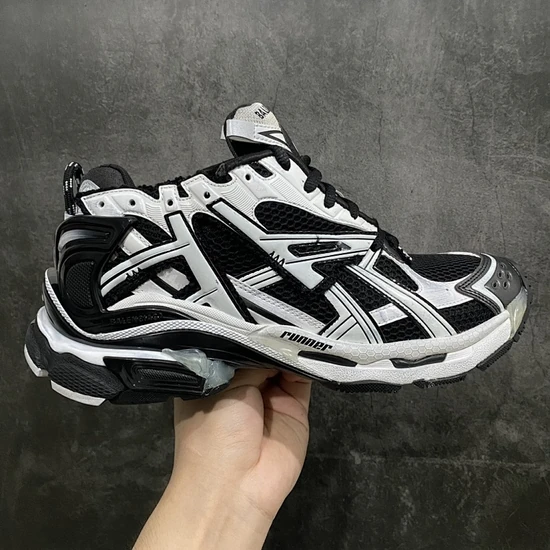 Balenciaga Runner 7.0 Sneakers Black Whiteバレンシアガ ランナー 7.0 スニーカー ブラック ホワイト