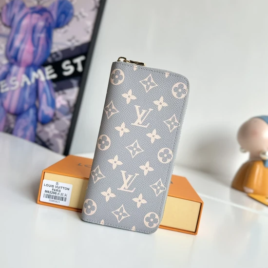 Louis Vuitton Monogram Pattern Zip Wallet M62295 ルイヴィトン モノグラム ジップ ウォレット